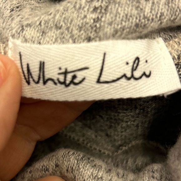 White Lili gray cowl neck size XS NWOT 30%off w♥️ #71 - Picture 3 of 8